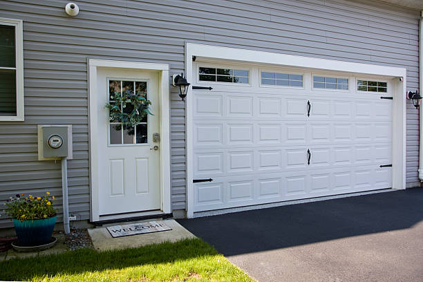 24/7 Emergency Garage Door Panel Replacement experts in Fannett, TX